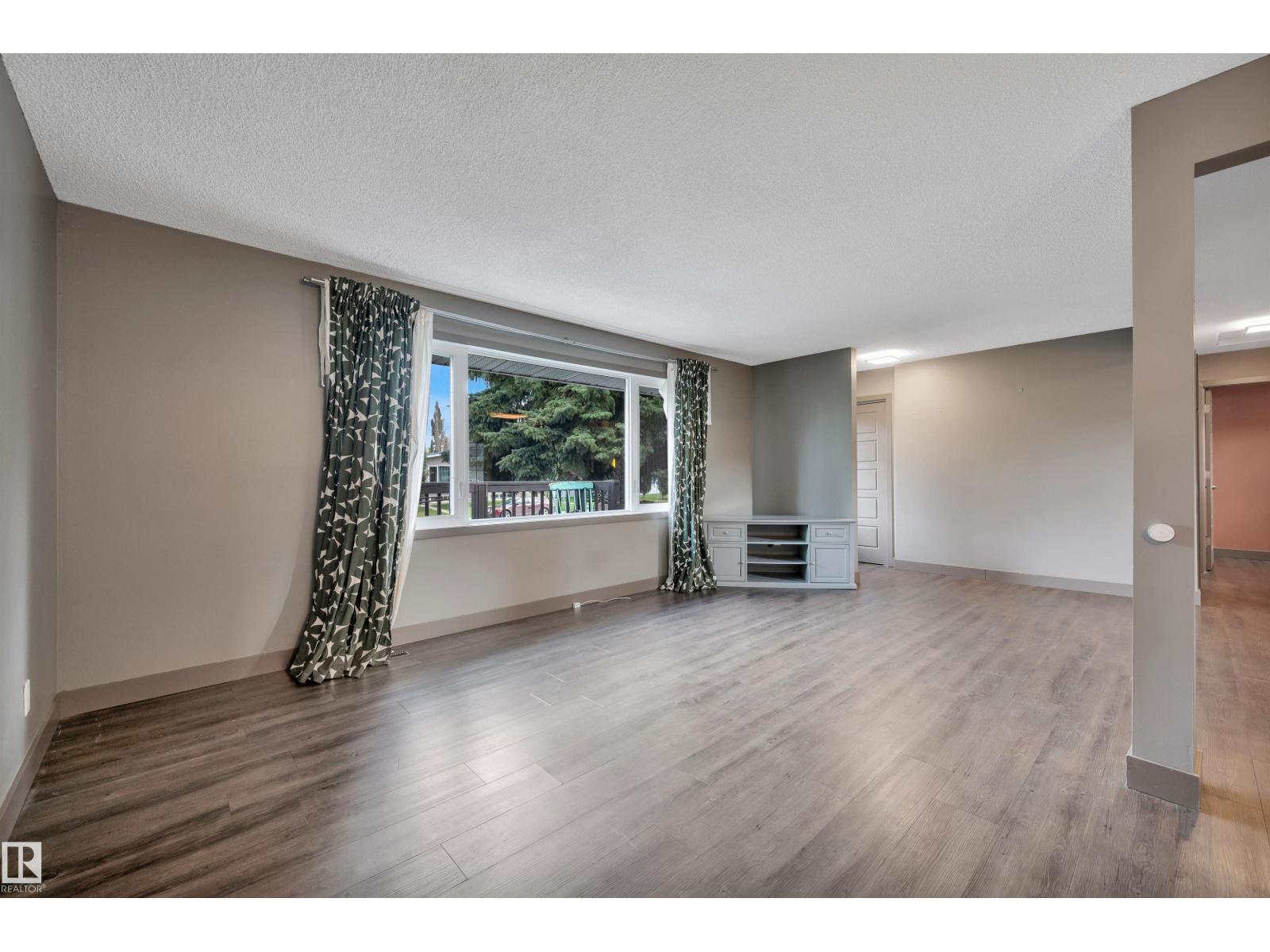 8615 66 AV NW - Image 9