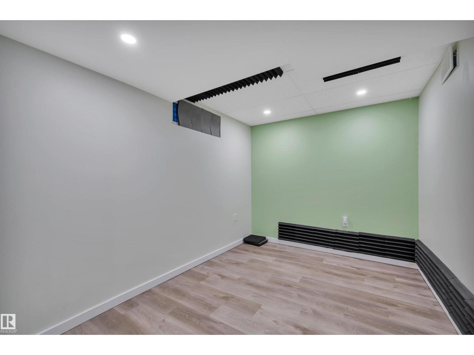 8615 66 AV NW - Image 35