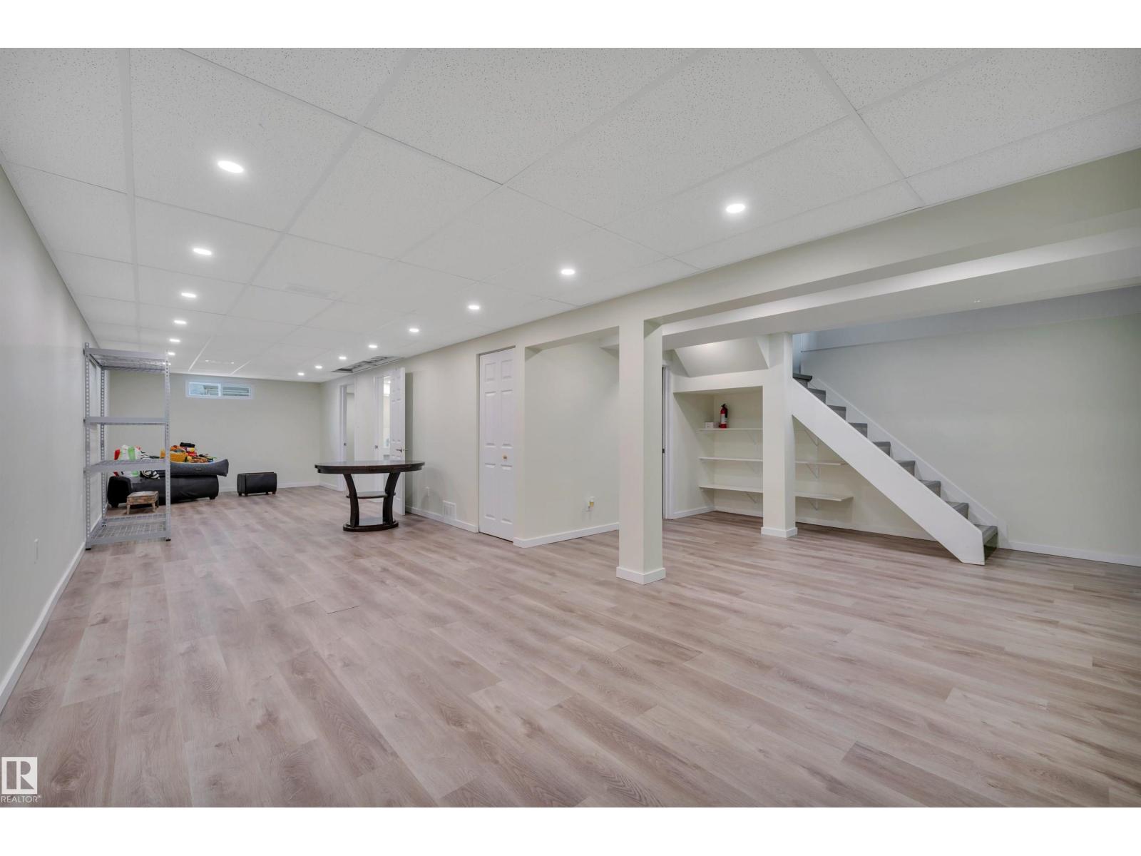8615 66 AV NW - 28