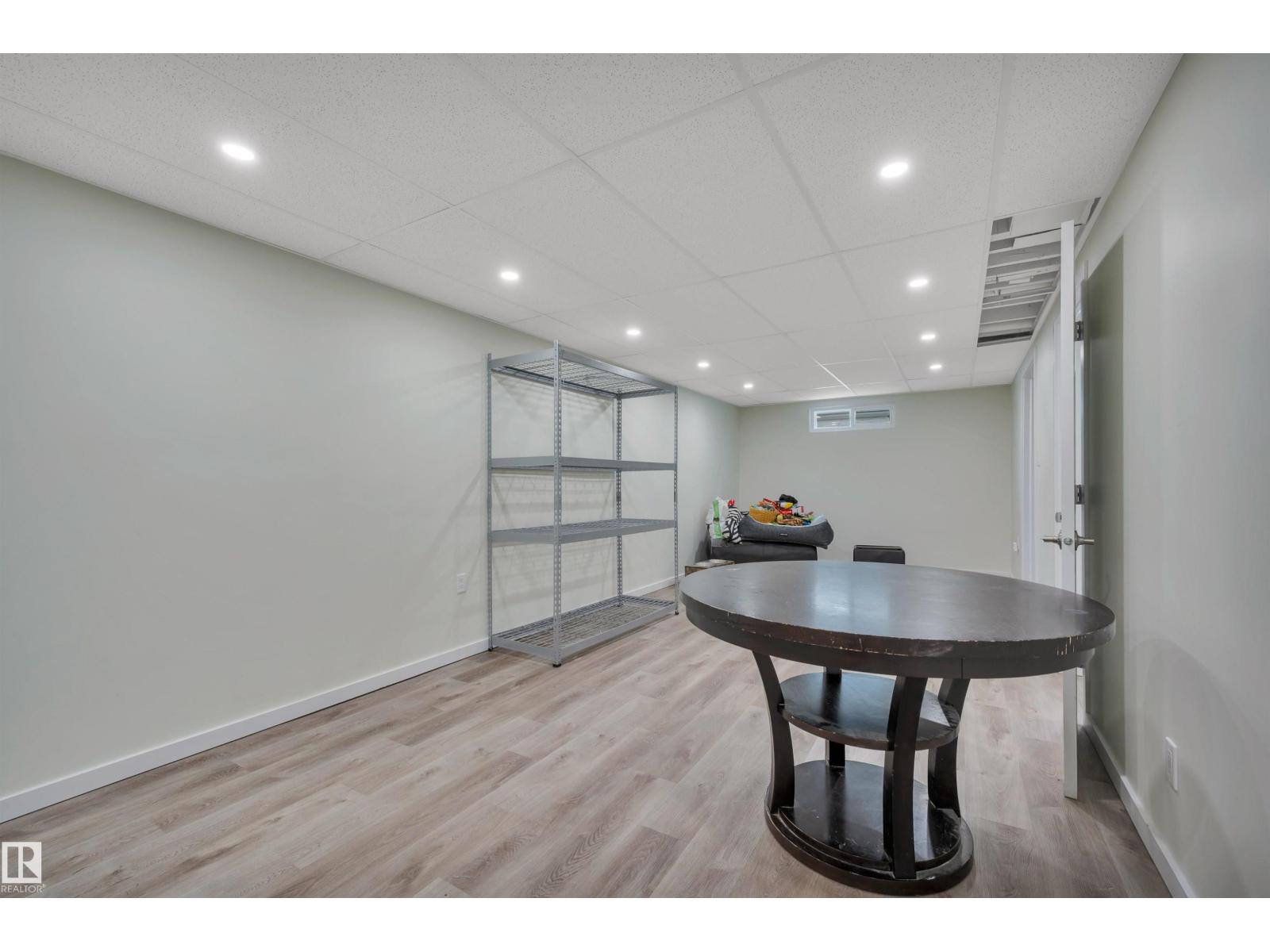 8615 66 AV NW - Image 32