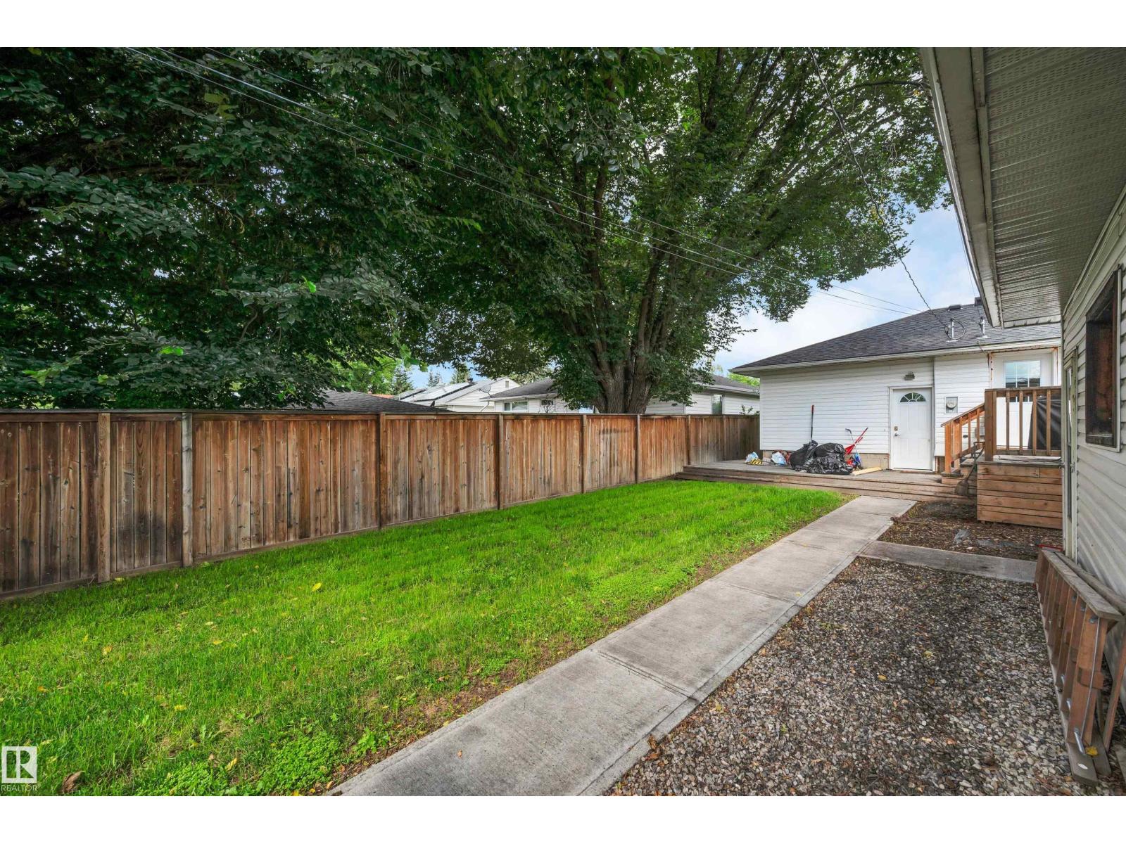 8615 66 AV NW - 45