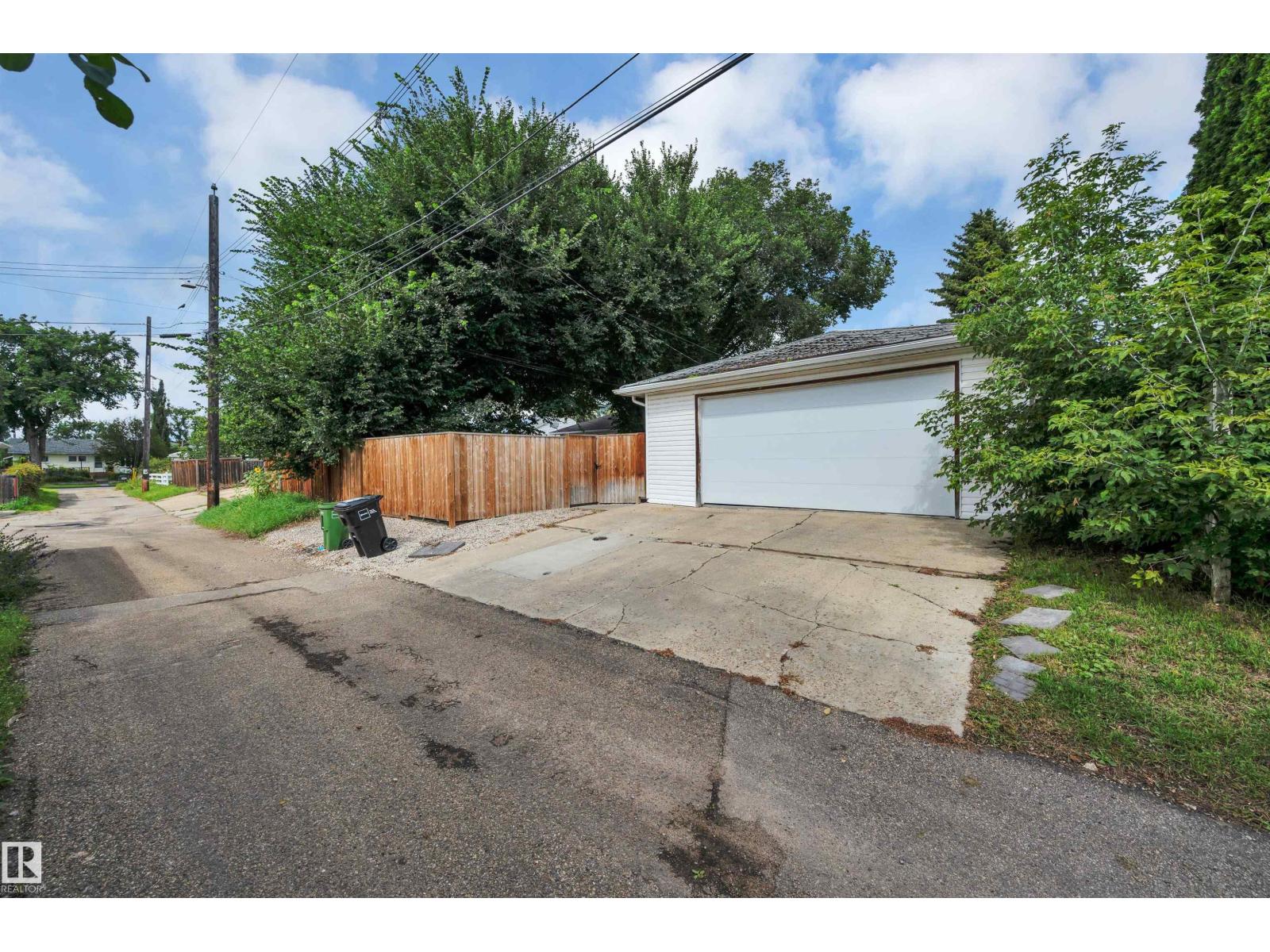 8615 66 AV NW - Image 47