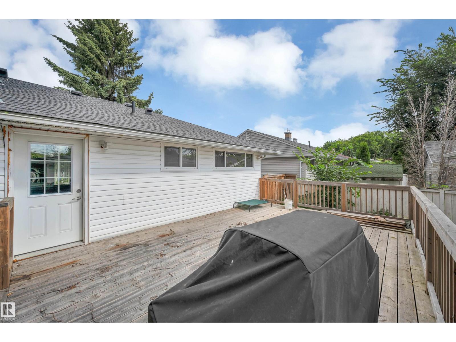 8615 66 AV NW - Image 39