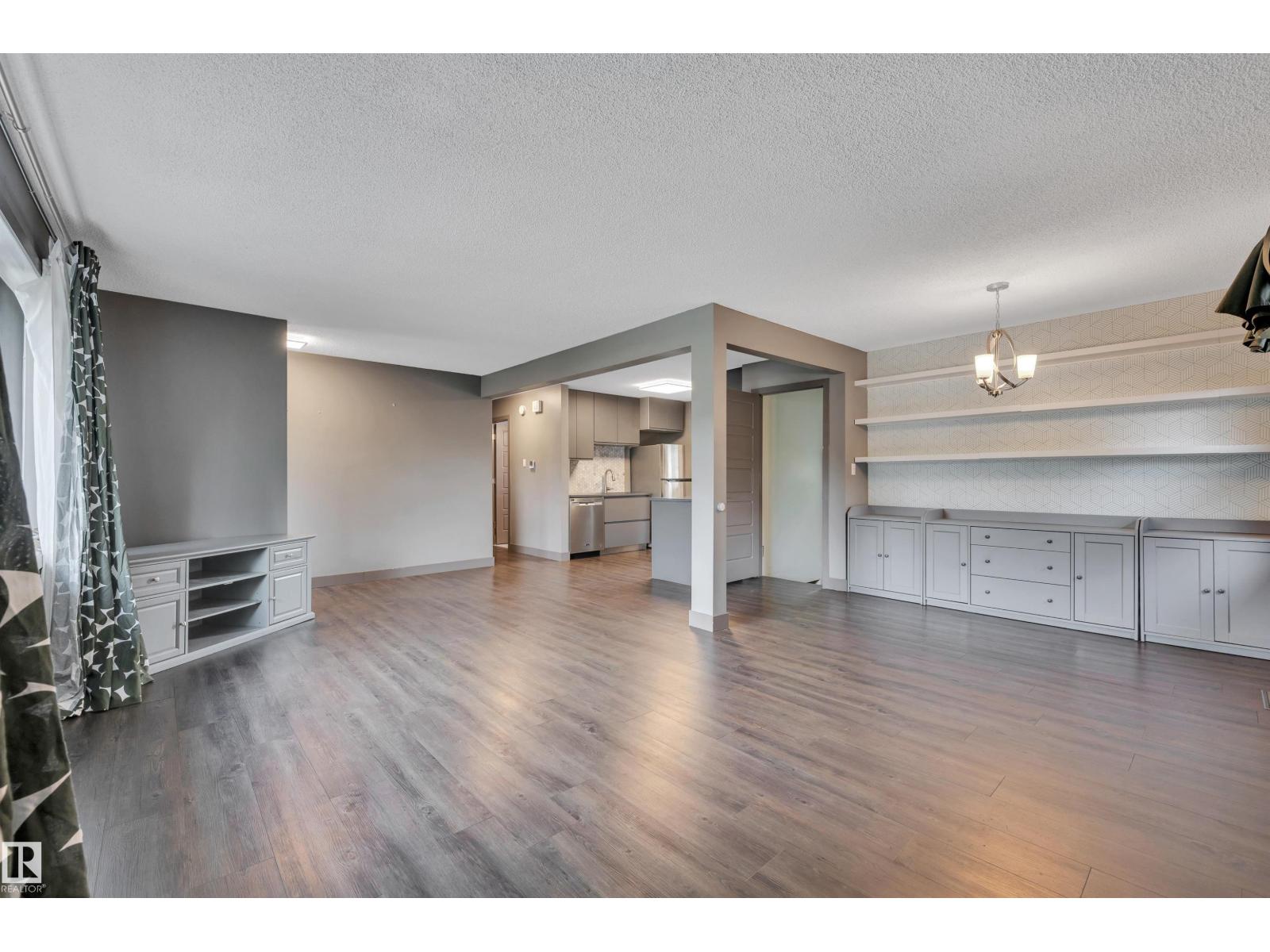 8615 66 AV NW - 10