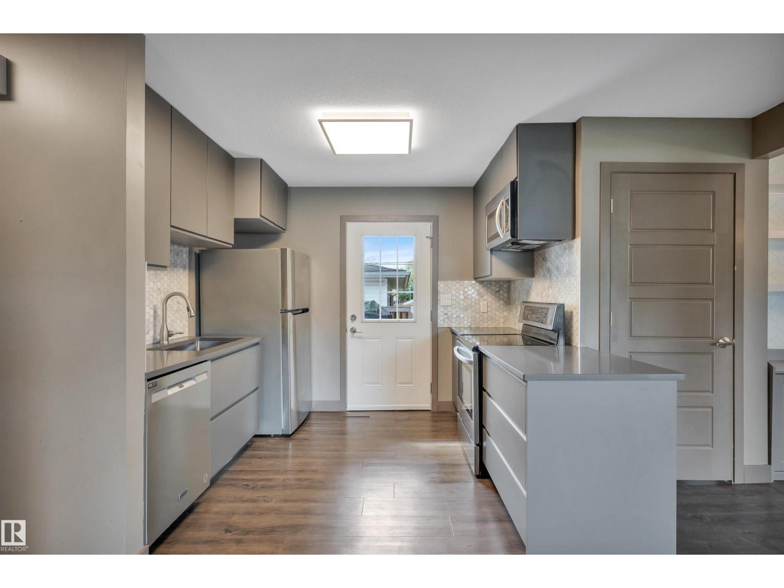 8615 66 AV NW - Image 14