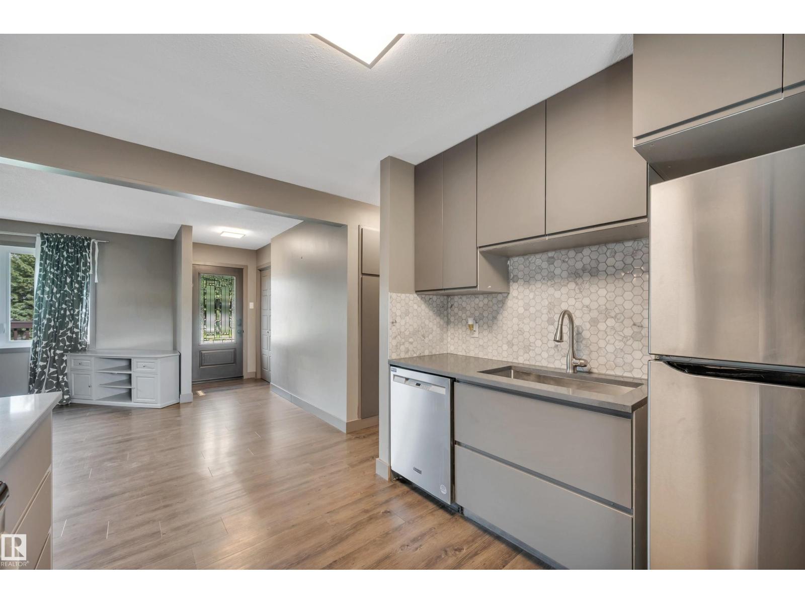 8615 66 AV NW - 18