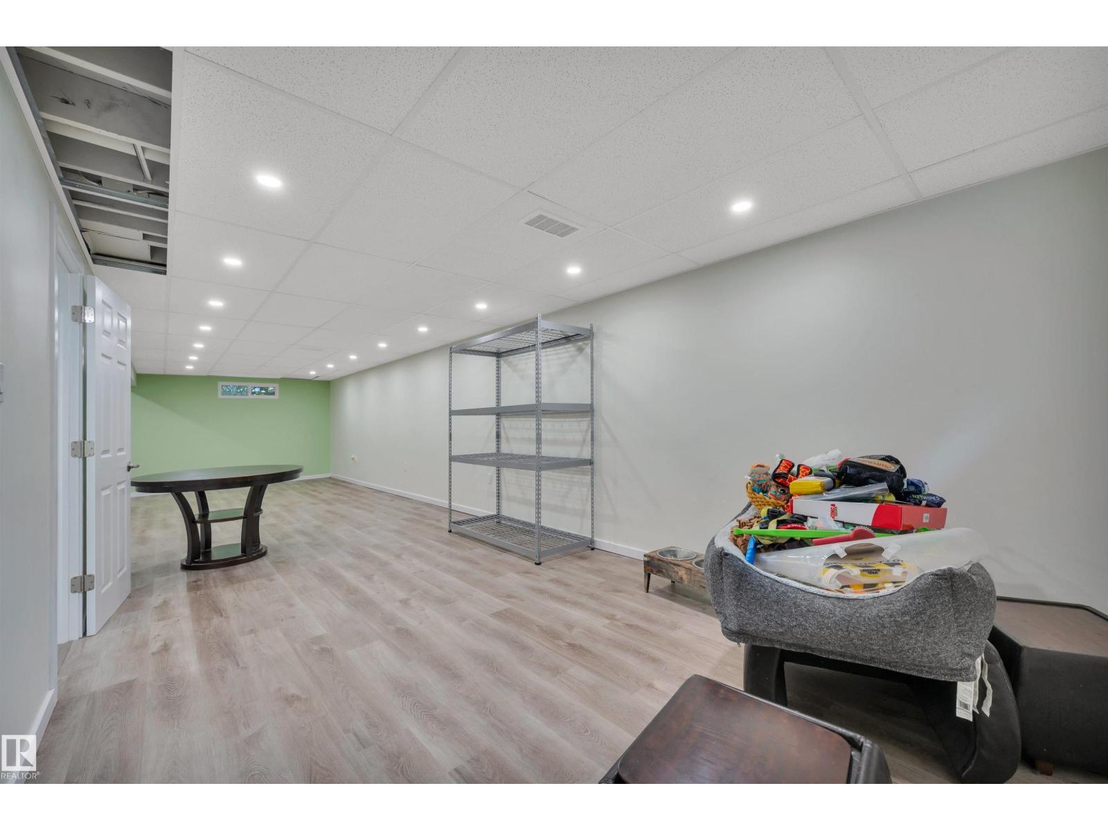 8615 66 AV NW - Image 33