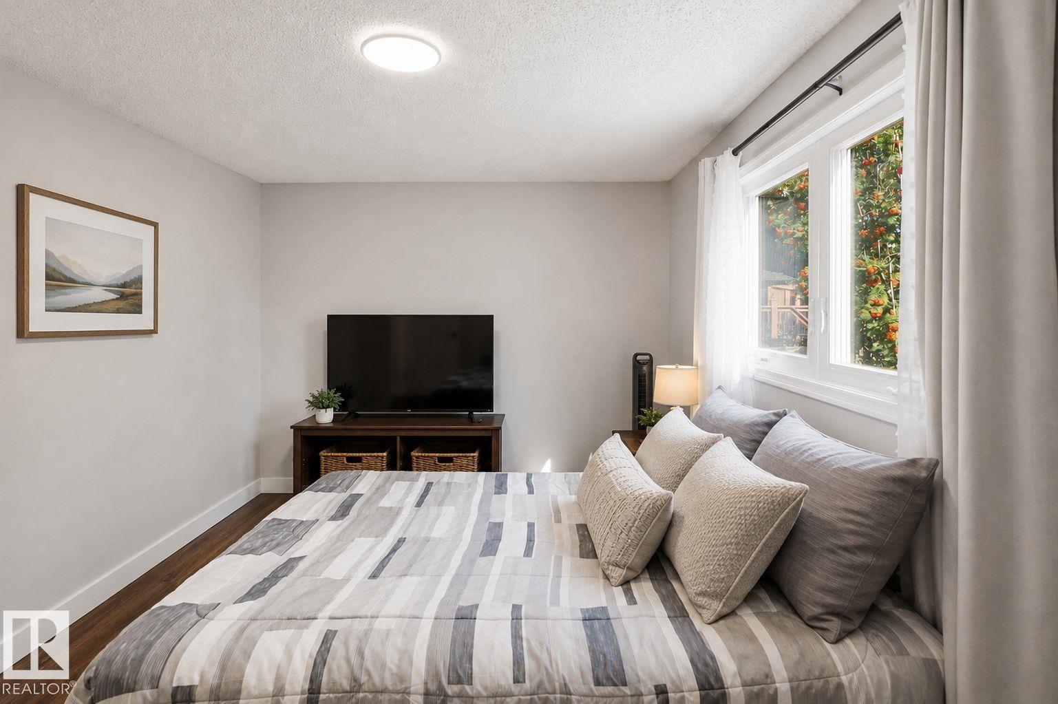 3515 20 Ave NW - 11