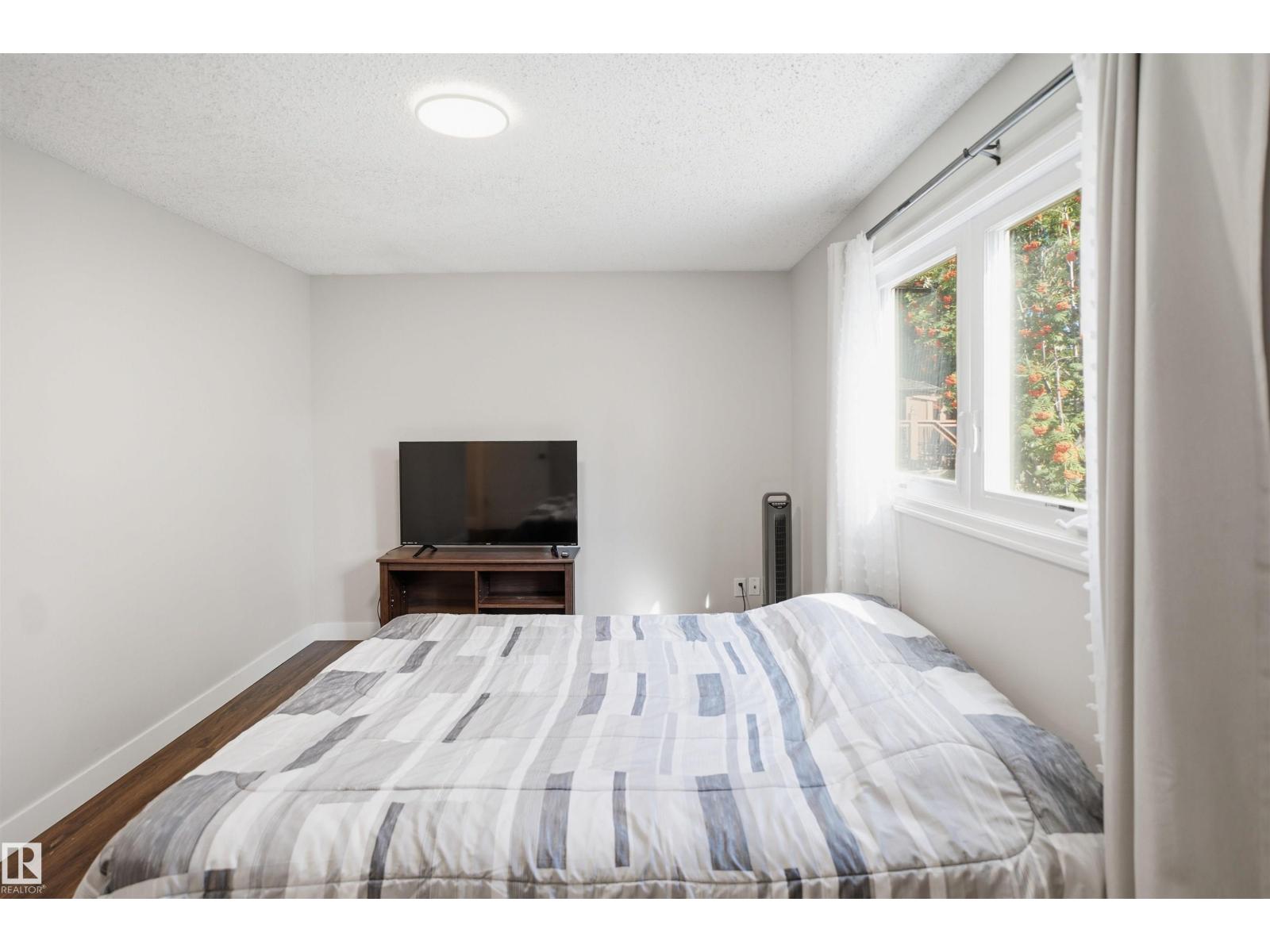 3515 20 Ave NW - 27