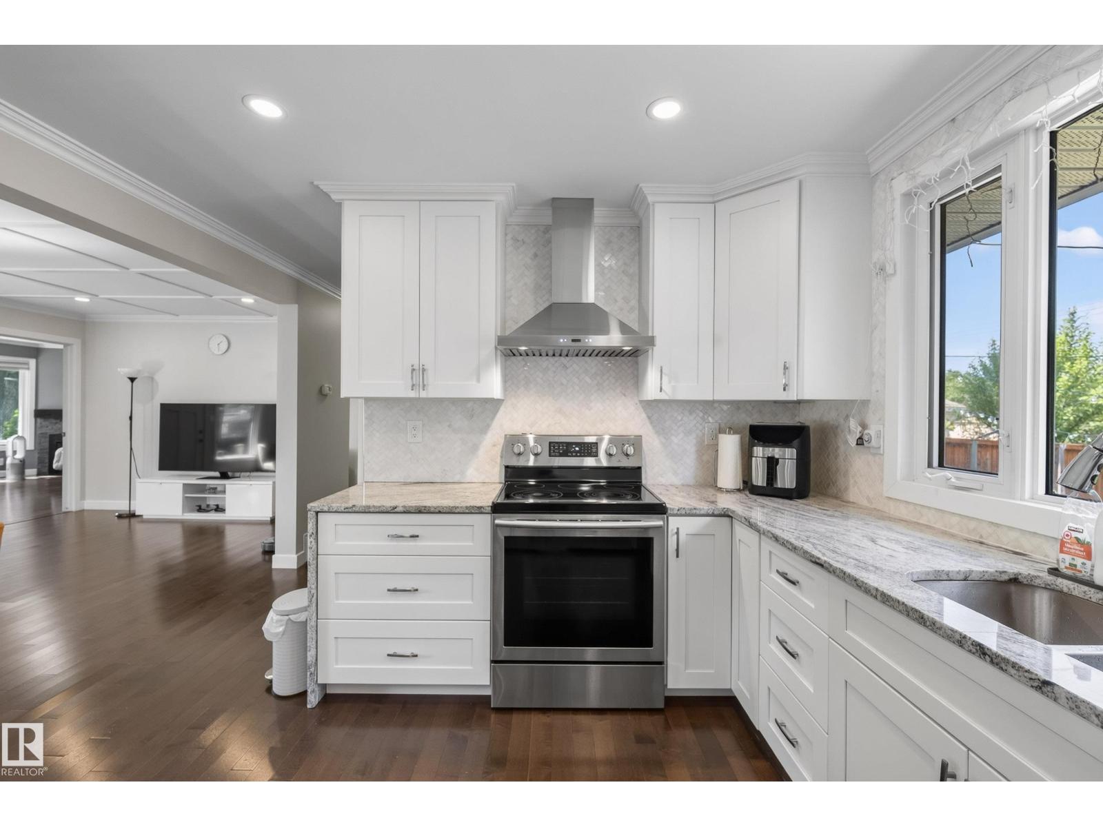14604 93 AV NW - 15