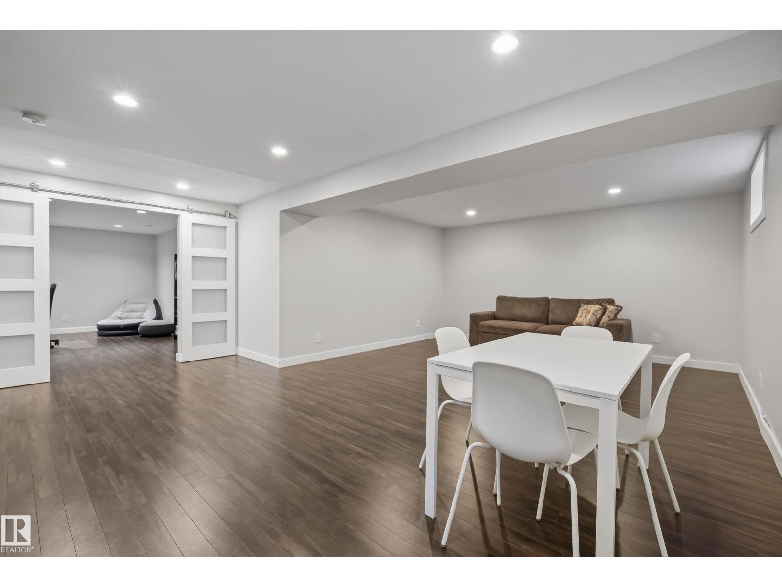 14604 93 AV NW - 29