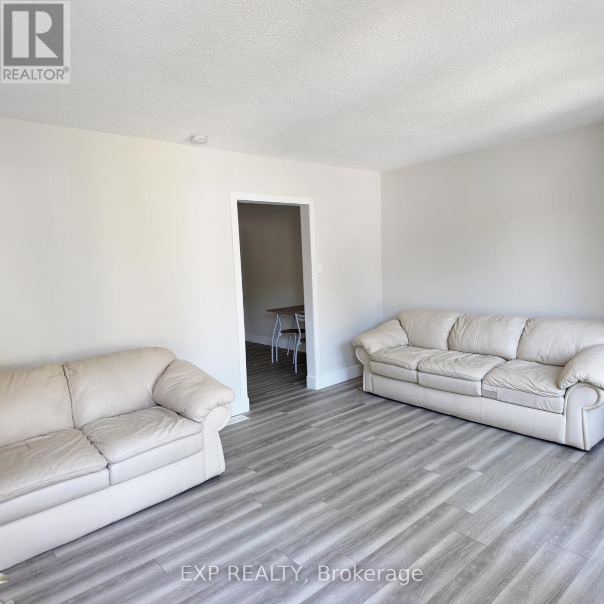#Upper 74 Almond Road, London South (South T), Ontario, N5Z4C4, London South (South T), Ontario — photo 4 of 5