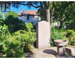 B2 - 195 Oakmount Road N, Toronto, ON M6P2N1 Photo 8