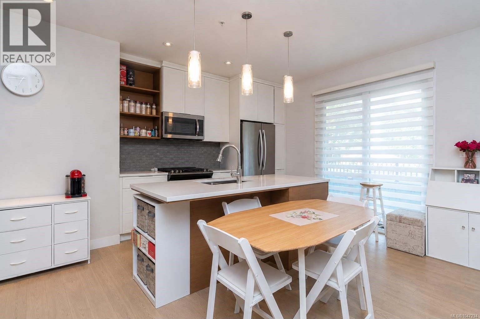 #105 1765 Oak Bay Ave - 10