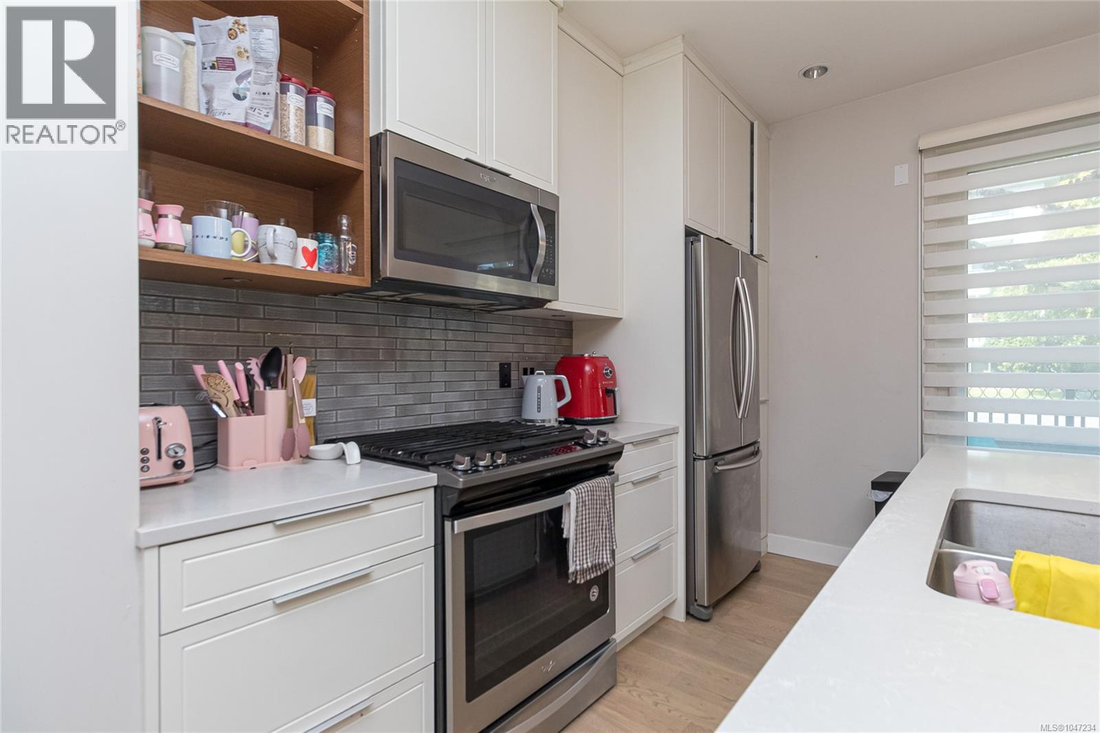 #105 1765 Oak Bay Ave - 13