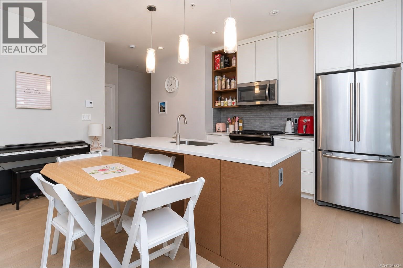 #105 1765 Oak Bay Ave - 8