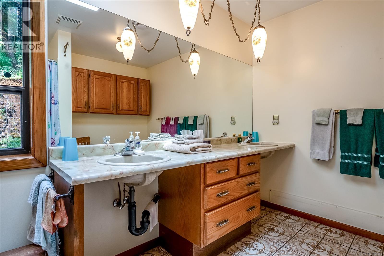 1698 Millstream Rd - Image 18