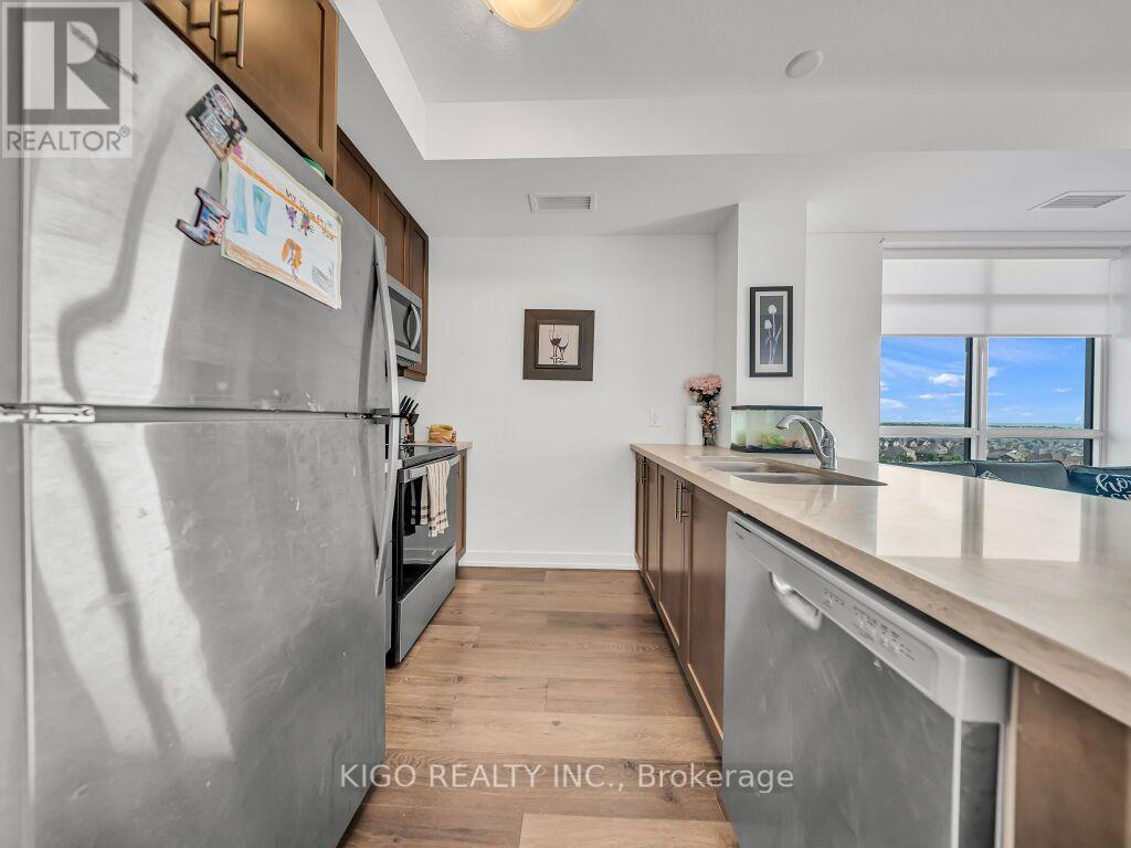 #812 470 DUNDAS STREET S - 12