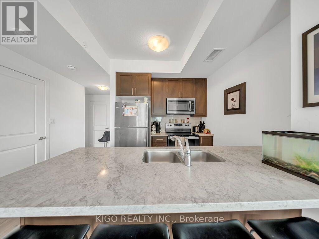 #812 470 DUNDAS STREET S - 15