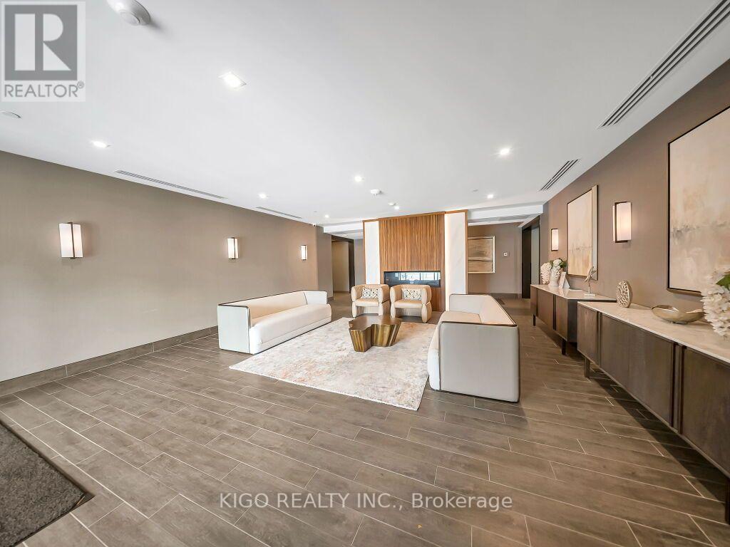 #812 470 DUNDAS STREET S - 6