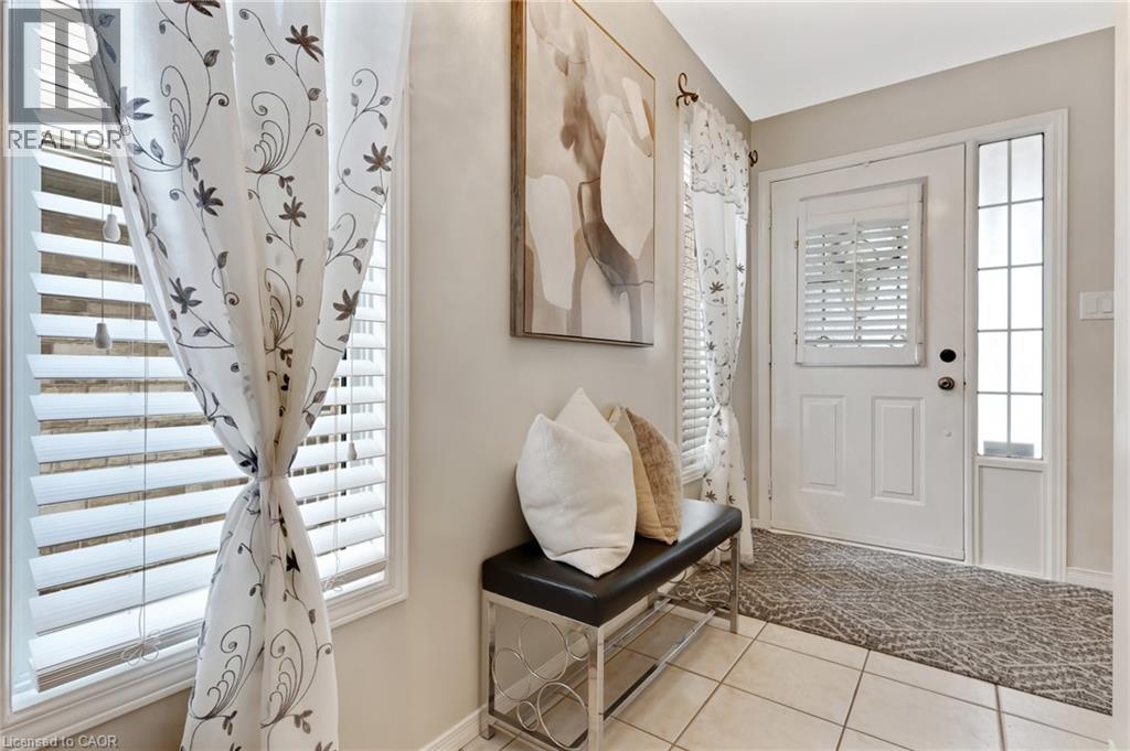 913 COPPER LEAF Crescent - 4