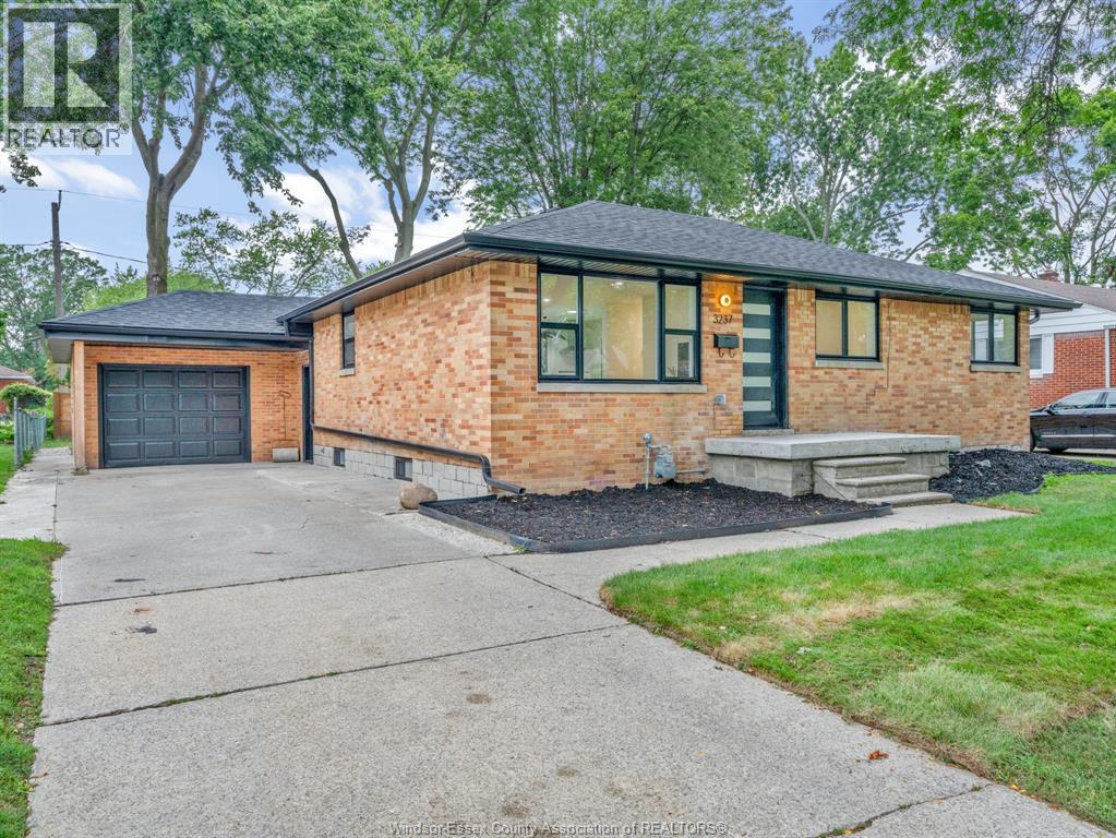 3237 Mckay AVENUE - Image 3