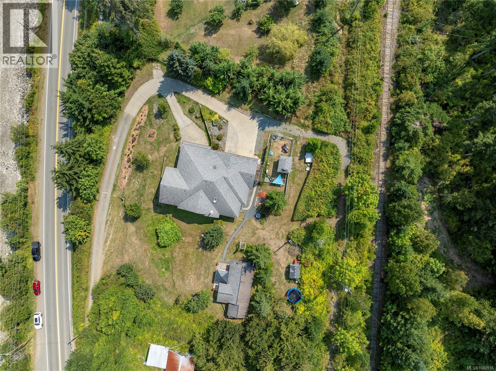 5763 Island Hwy S - Image 9