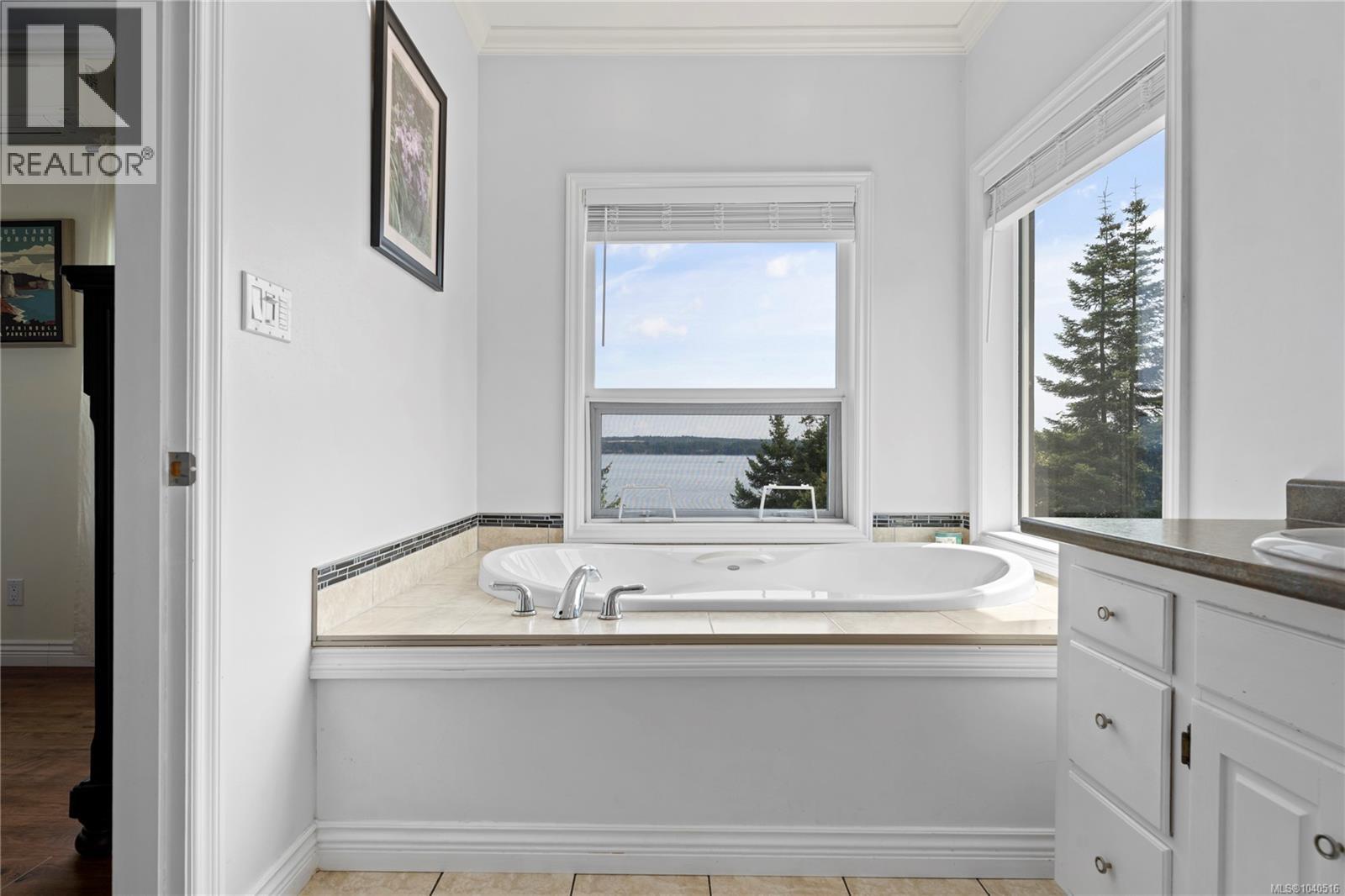 5763 Island Hwy S - 21