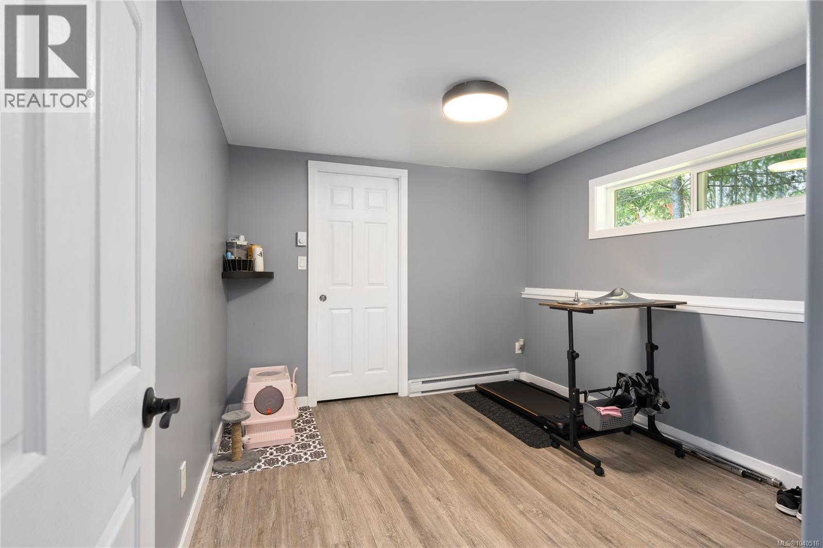 5763 Island Hwy S - 41