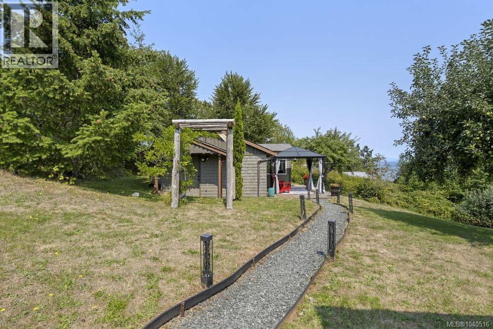 5763 Island Hwy S - 66