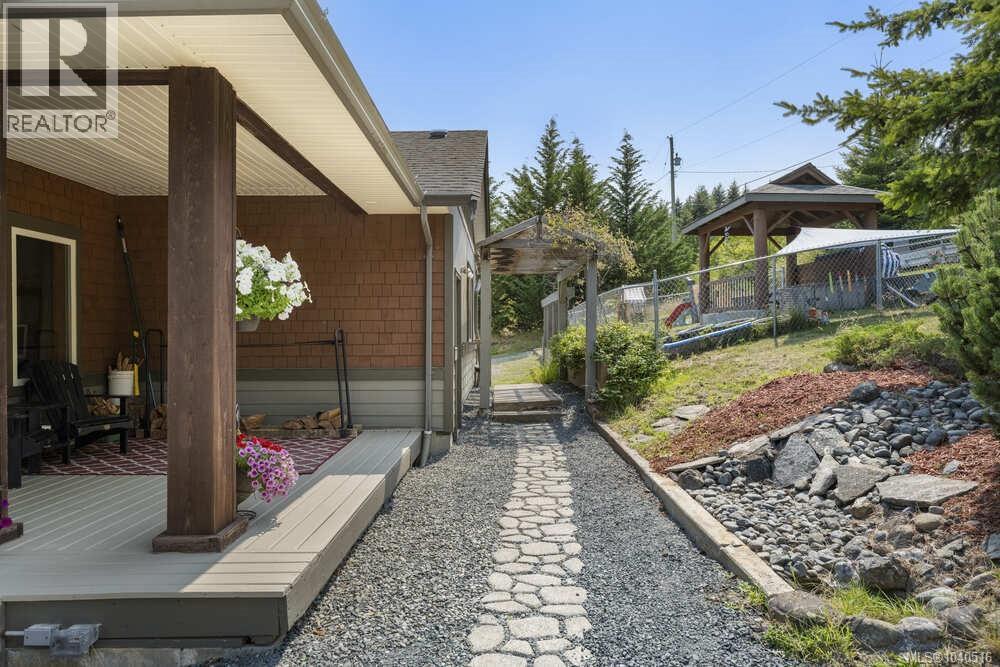 5763 Island Hwy S - 77