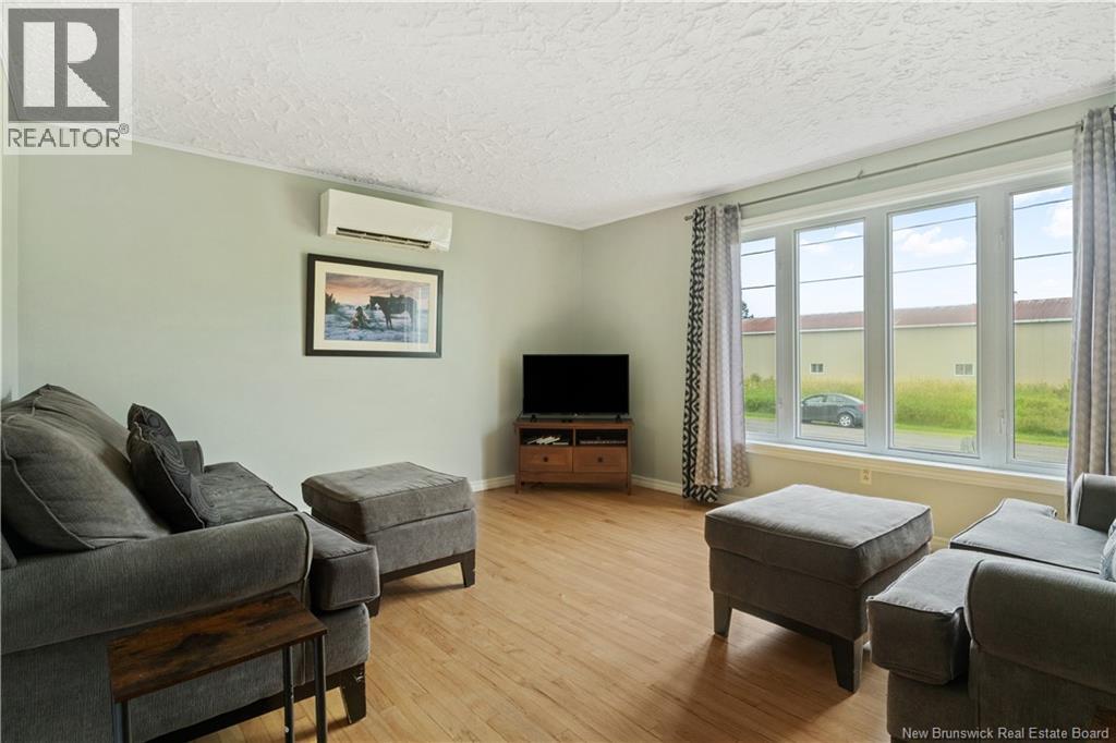 123 Acadie - Image 7