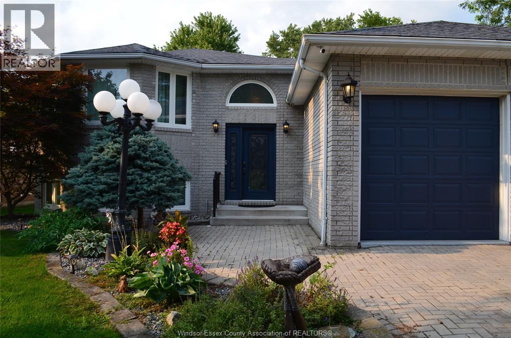 1270 WOODMOUNT CRESCENT - 2