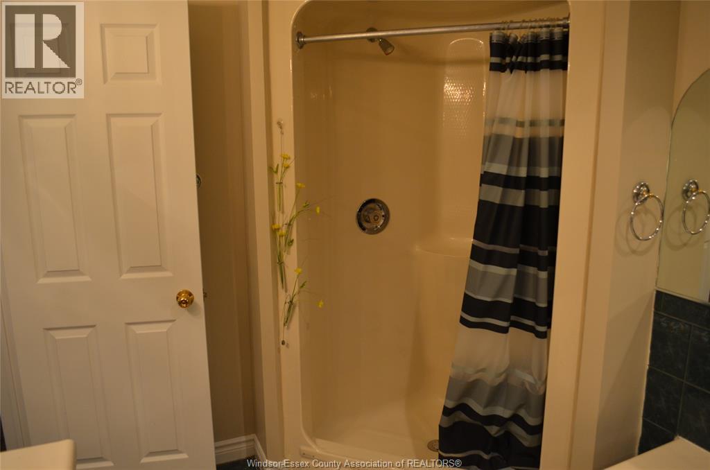 1270 WOODMOUNT CRESCENT - 32