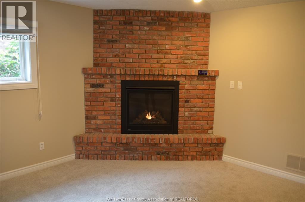 1270 WOODMOUNT CRESCENT - 34