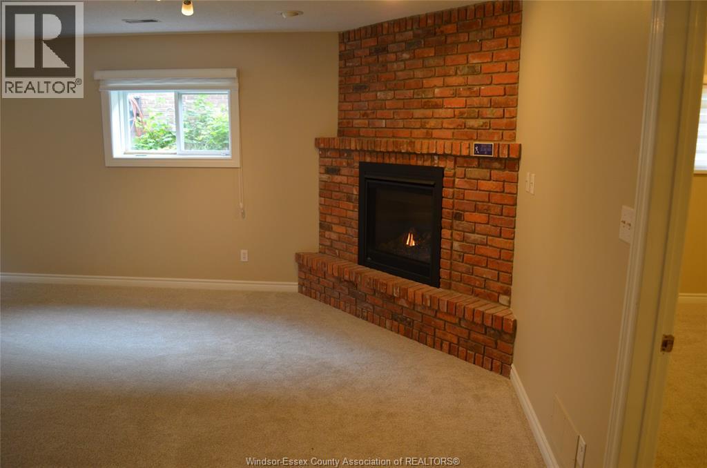 1270 WOODMOUNT CRESCENT - 37