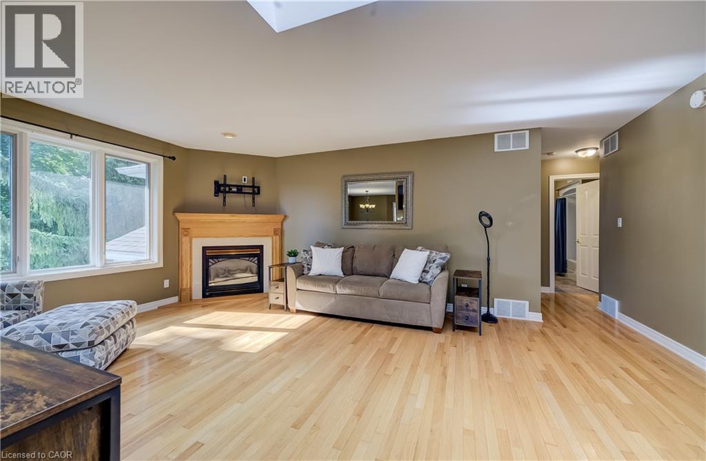 910 WALTON Avenue N - Image 8