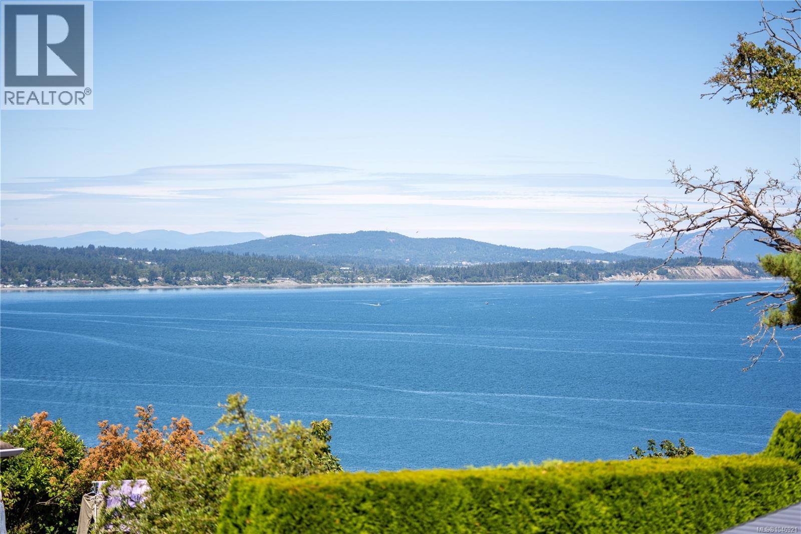  4596 Bonnieview Place, Saanich