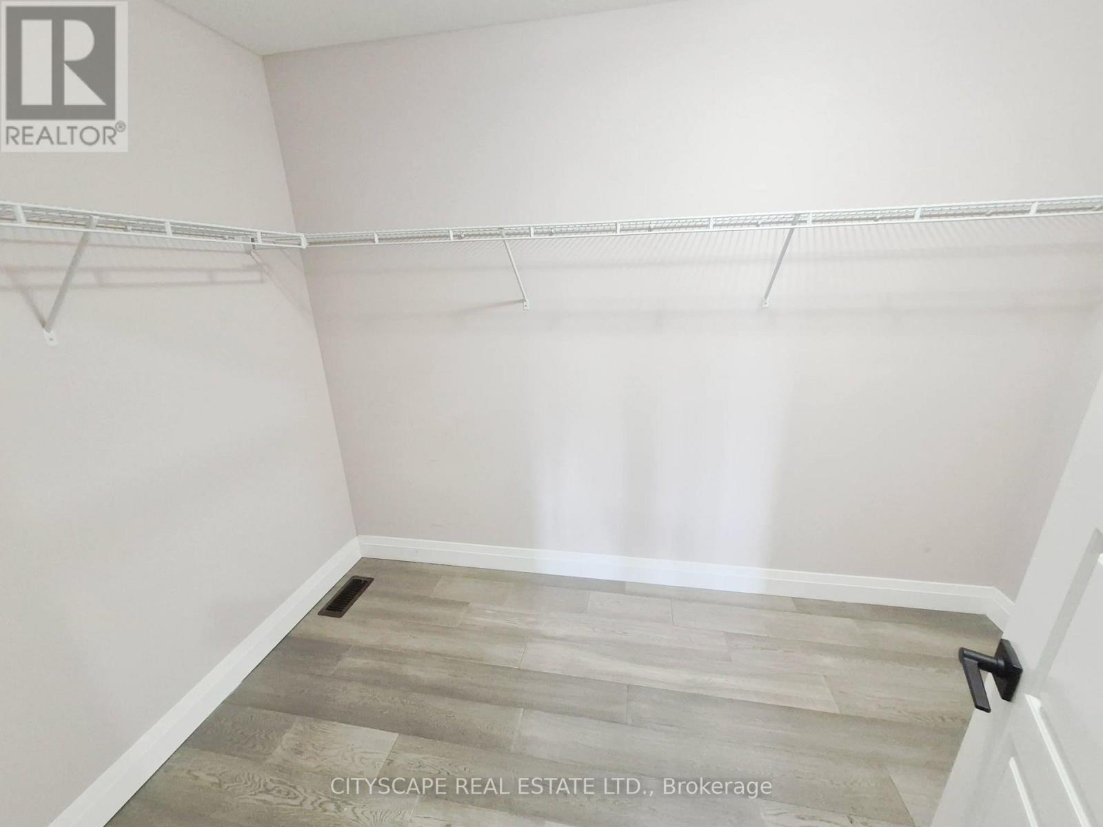 60 HAZELWOOD PASS - Image 25