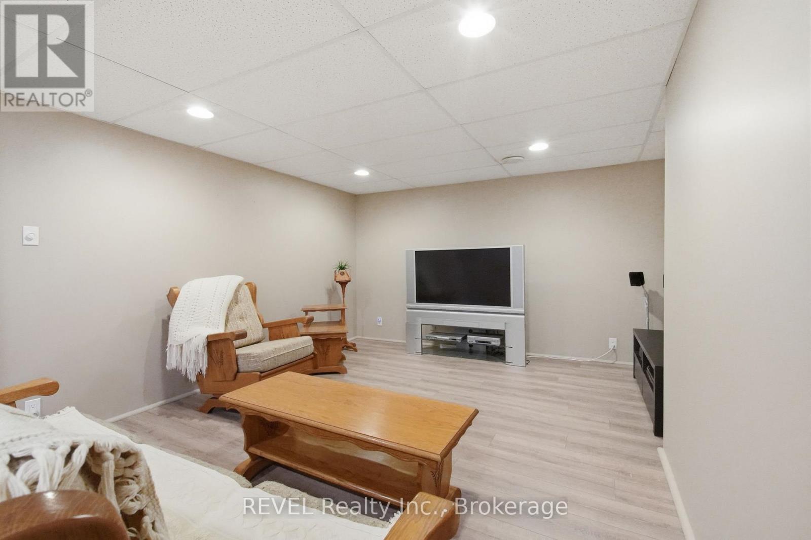 29 STRATTON CRESCENT - Image 34