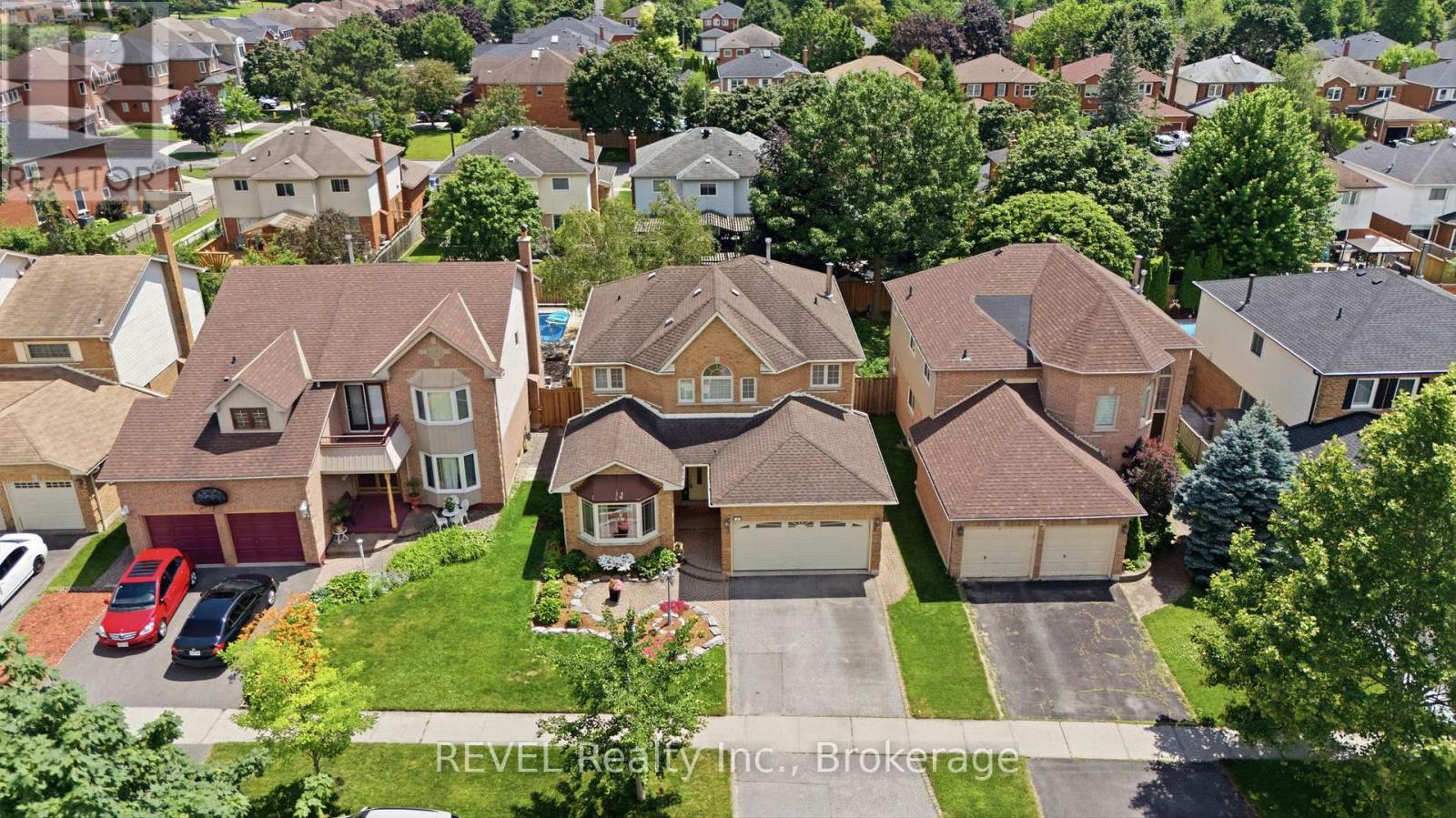 29 STRATTON CRESCENT - 46