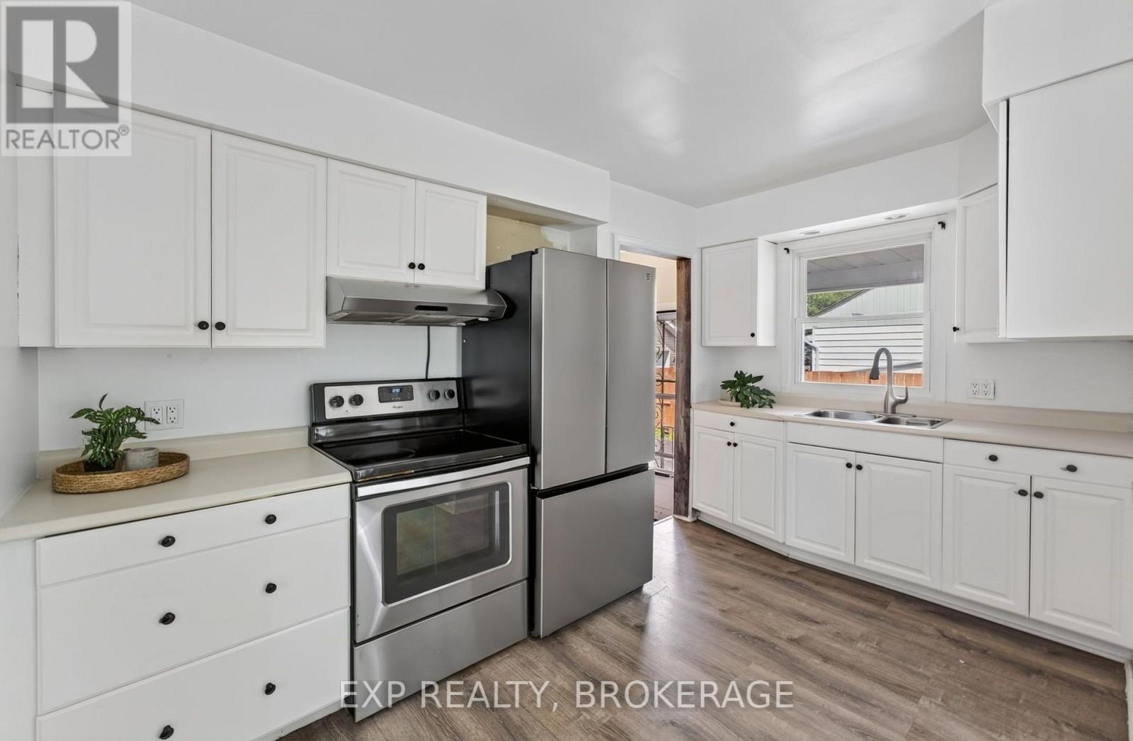 650 HILLSIDE DRIVE - Image 4