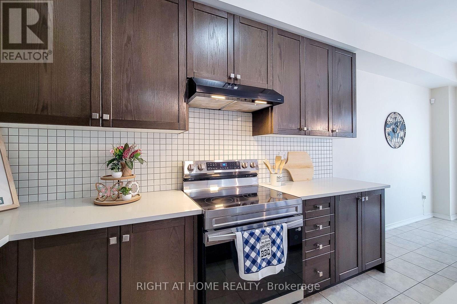 11 ESTHER CRESCENT - Image 13