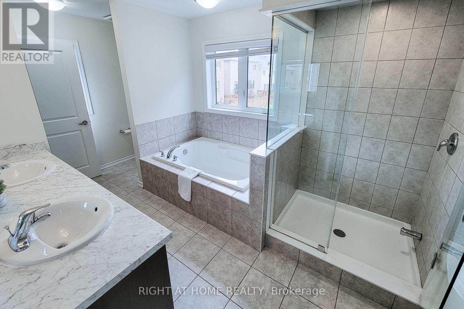 11 ESTHER CRESCENT - 27
