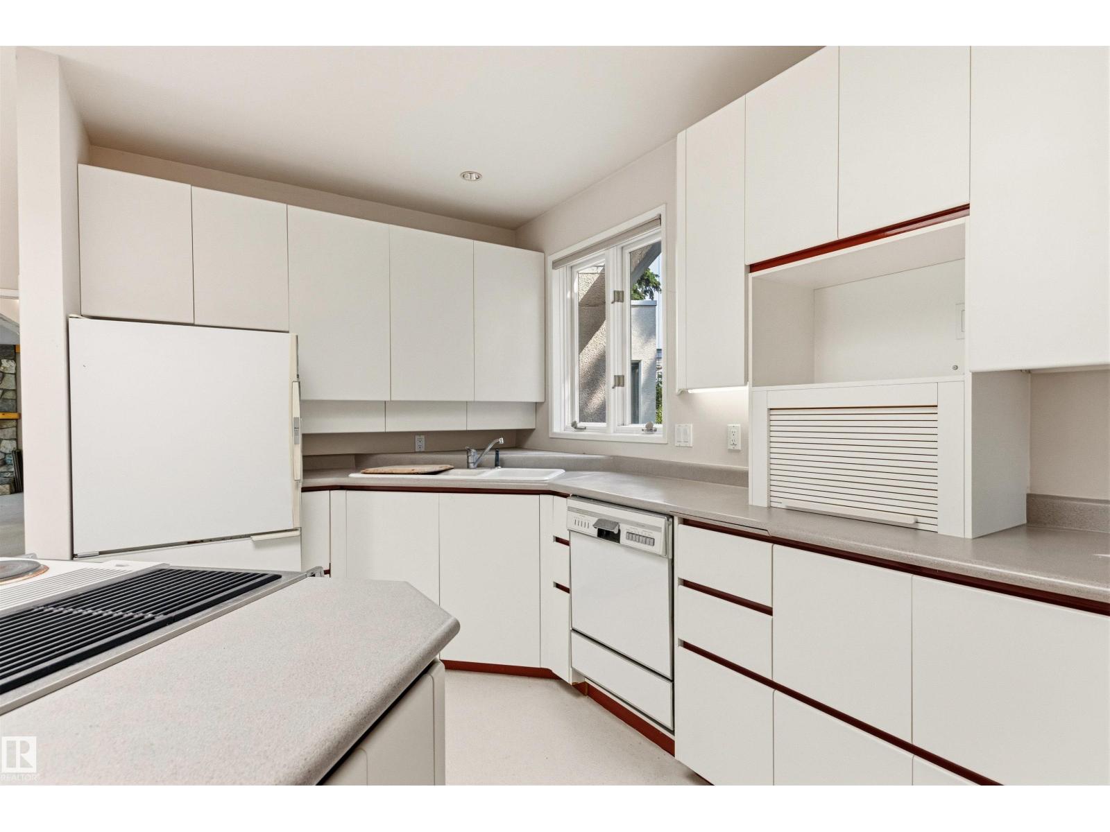 7415 SASKATCHEWAN DR NW - Image 41