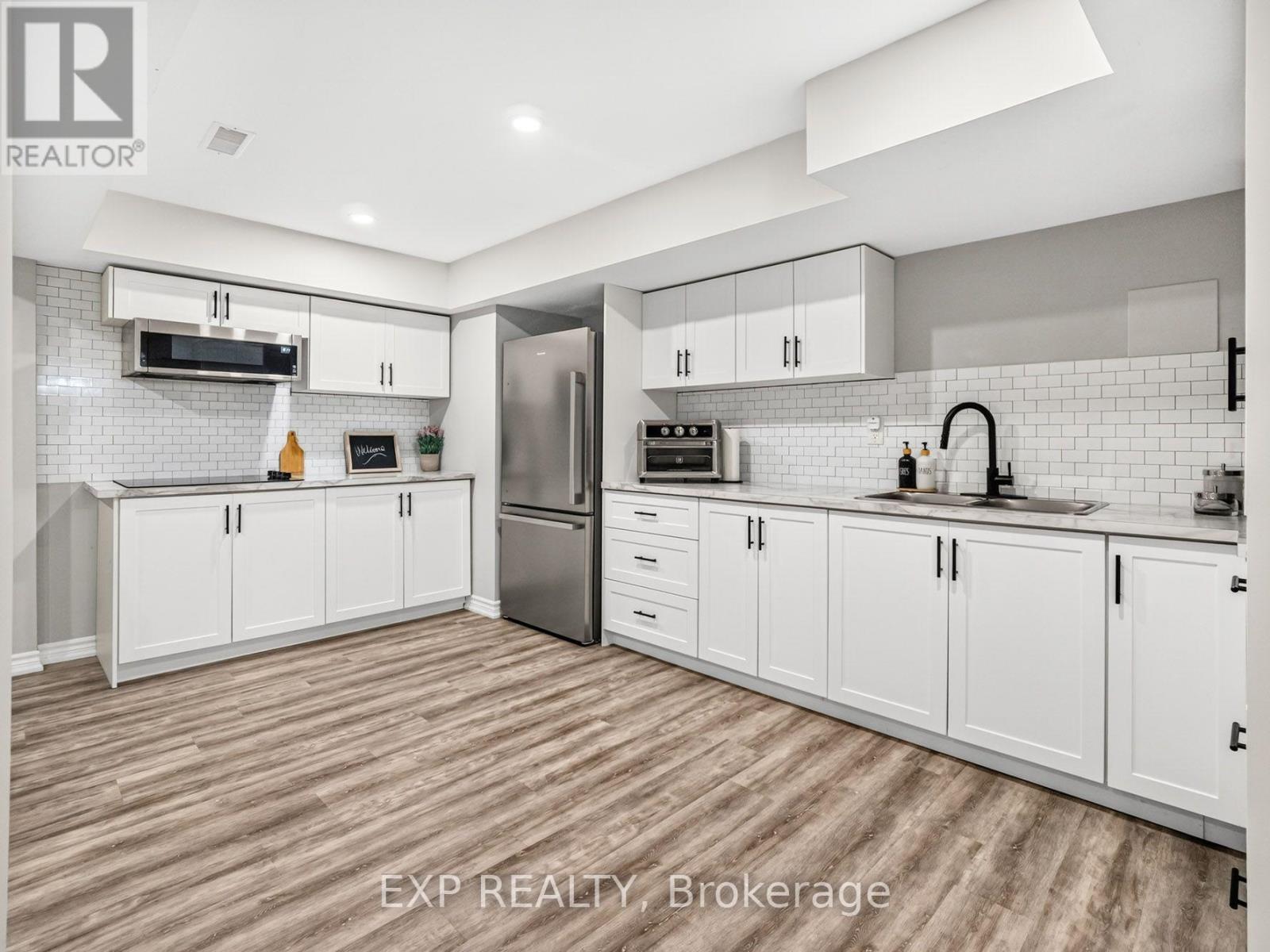 62 ESTHER CRESCENT - 41