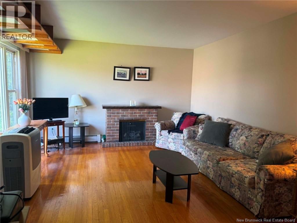 2393 King George Hwy - Image 10