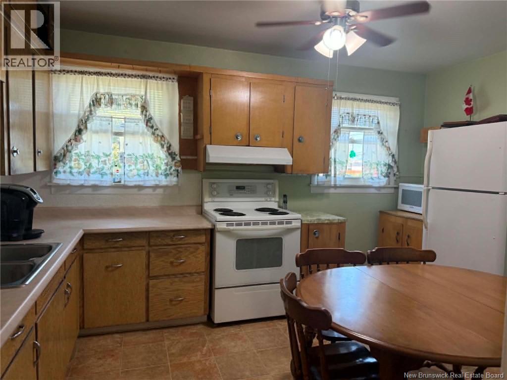 2393 King George Hwy - Image 4