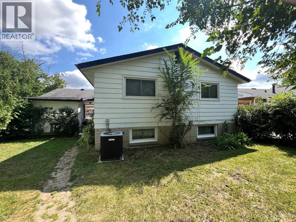 2729 RIVARD AVENUE - 18