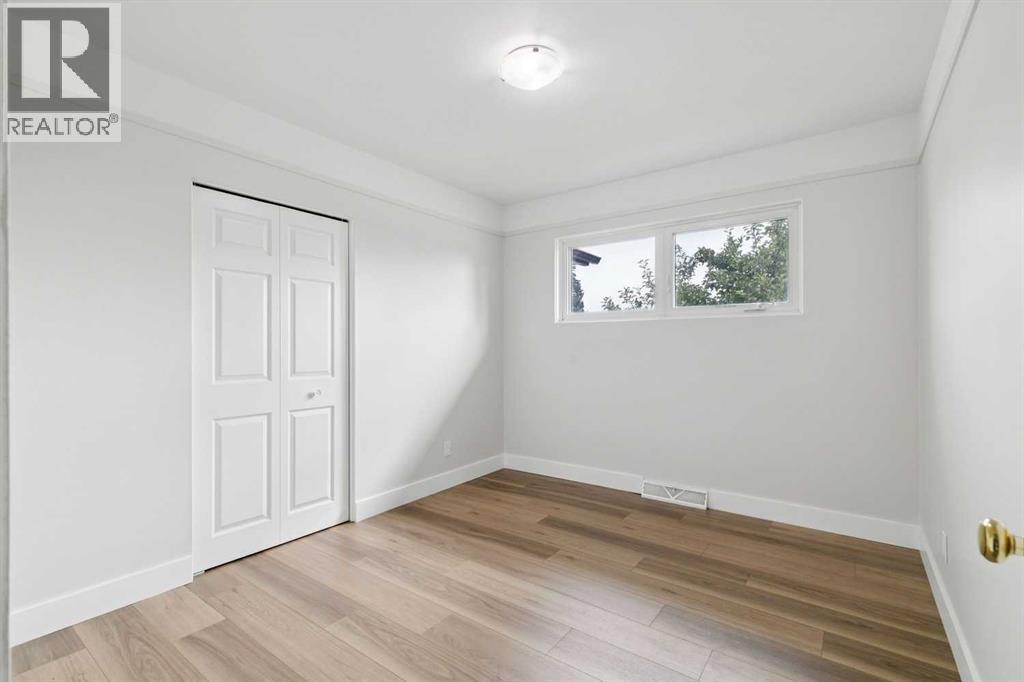 10415 8 Street SW - 12